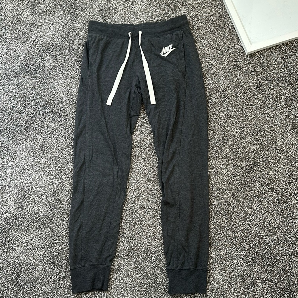 Grey Nike joggers 🤍